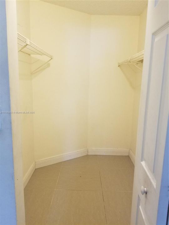 Recently Rented: $1,800 (1 beds, 1 baths, 862 Square Feet)