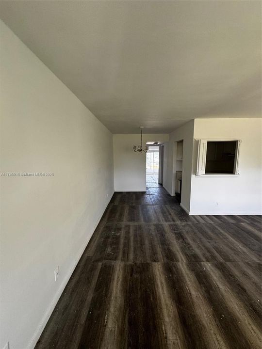 For Sale: $65,000 (1 beds, 1 baths, 570 Square Feet)