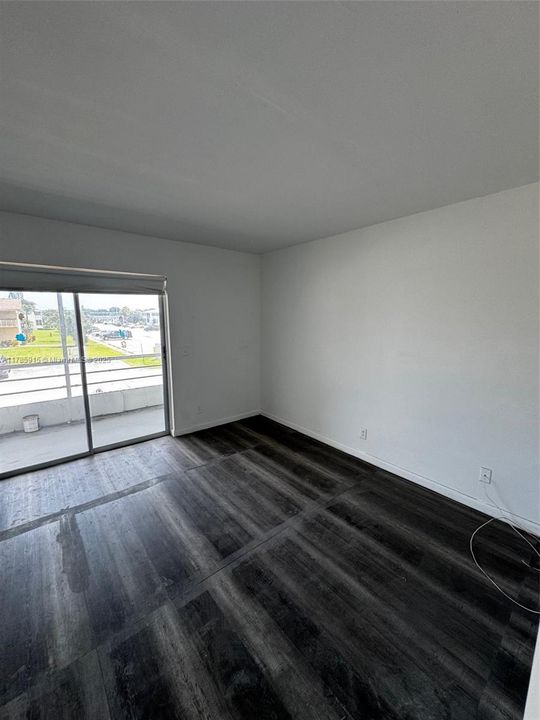 For Sale: $65,000 (1 beds, 1 baths, 570 Square Feet)