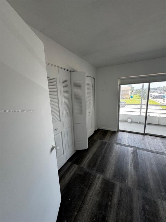 For Sale: $65,000 (1 beds, 1 baths, 570 Square Feet)