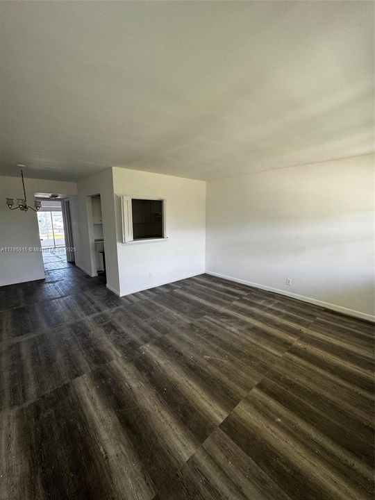 For Sale: $65,000 (1 beds, 1 baths, 570 Square Feet)