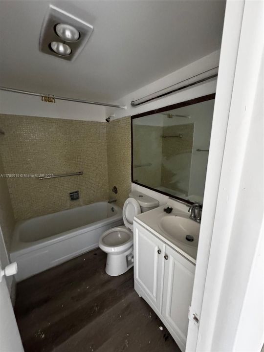 For Sale: $65,000 (1 beds, 1 baths, 570 Square Feet)