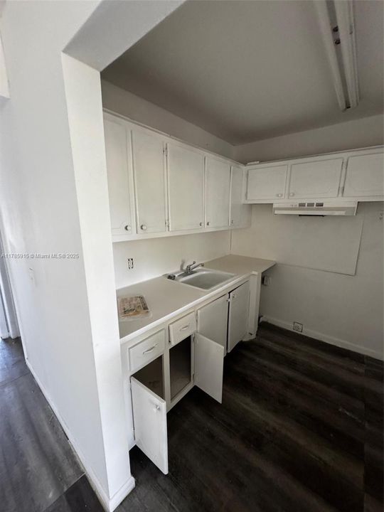 For Sale: $65,000 (1 beds, 1 baths, 570 Square Feet)