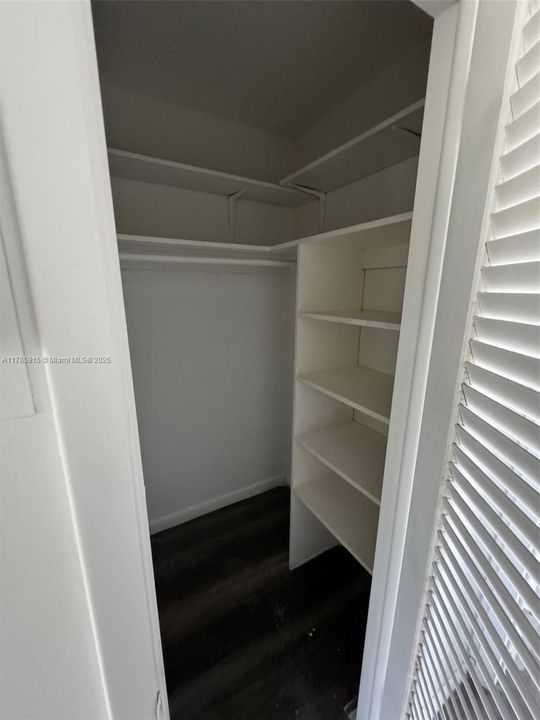 For Sale: $65,000 (1 beds, 1 baths, 570 Square Feet)