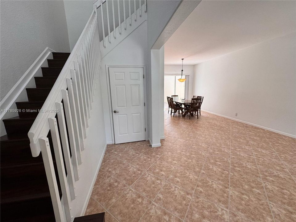 Recently Rented: $3,200 (3 beds, 2 baths, 1678 Square Feet)