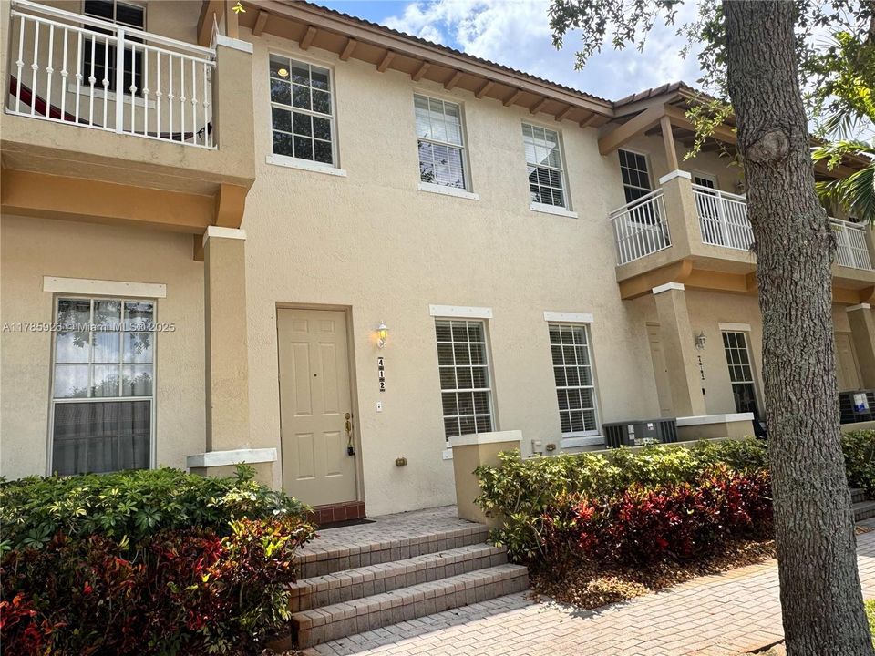 Recently Rented: $3,200 (3 beds, 2 baths, 1678 Square Feet)