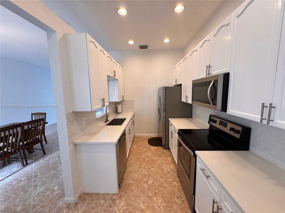 Recently Rented: $3,200 (3 beds, 2 baths, 1678 Square Feet)