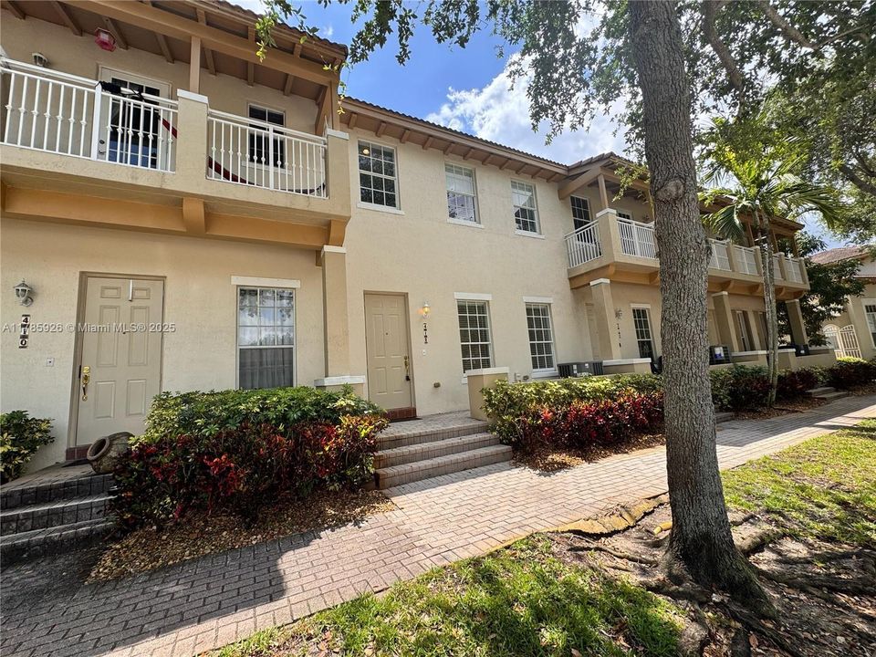 Recently Rented: $3,200 (3 beds, 2 baths, 1678 Square Feet)