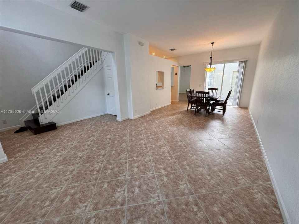 Recently Rented: $3,200 (3 beds, 2 baths, 1678 Square Feet)