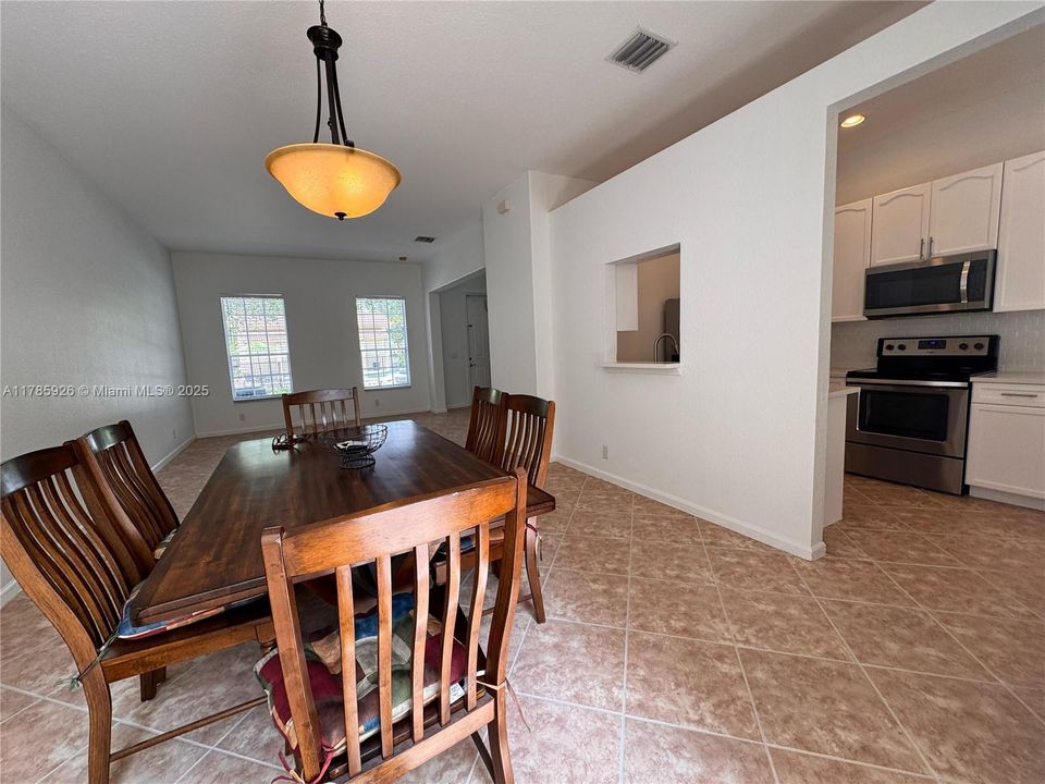 Recently Rented: $3,200 (3 beds, 2 baths, 1678 Square Feet)