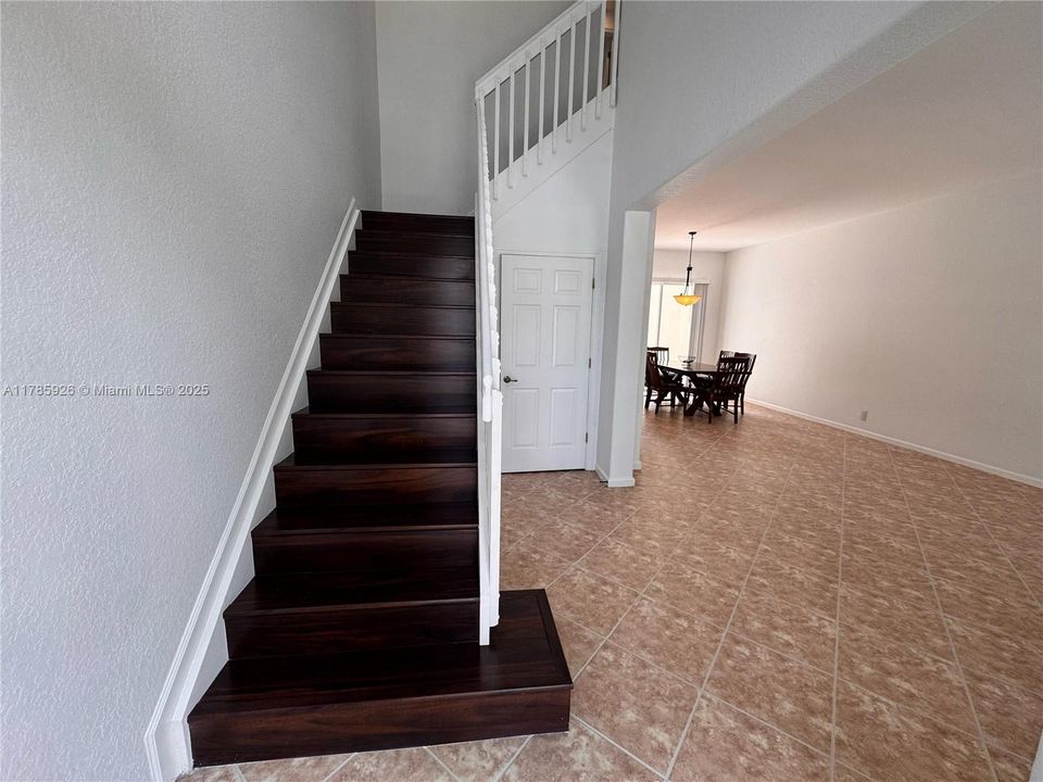 Recently Rented: $3,200 (3 beds, 2 baths, 1678 Square Feet)