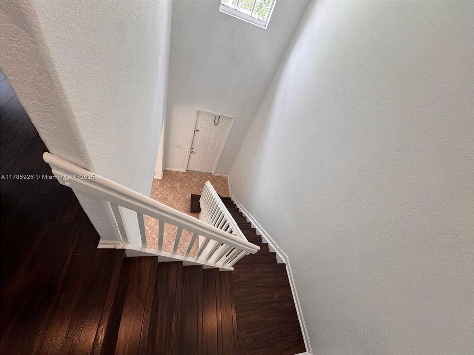 Recently Rented: $3,200 (3 beds, 2 baths, 1678 Square Feet)