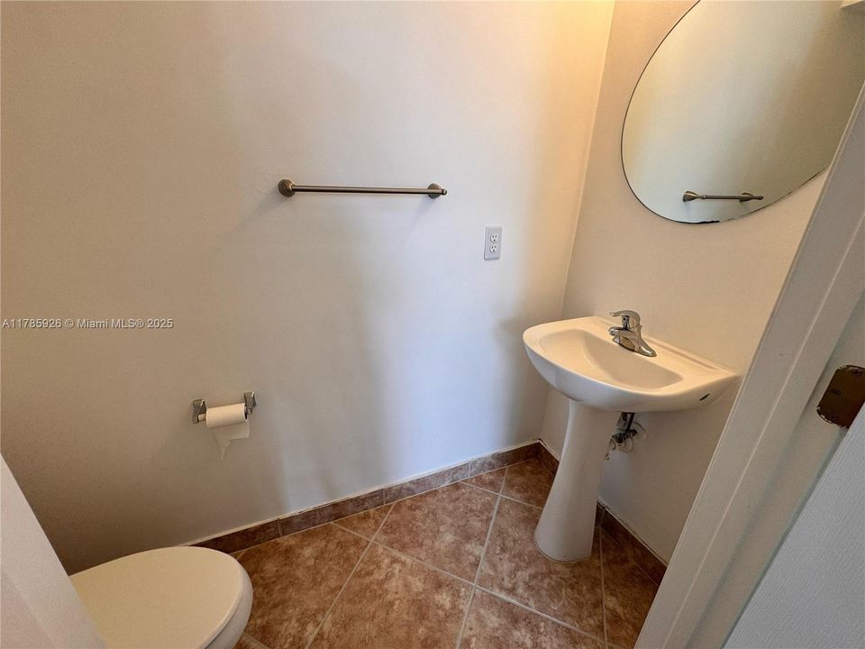 Recently Rented: $3,200 (3 beds, 2 baths, 1678 Square Feet)