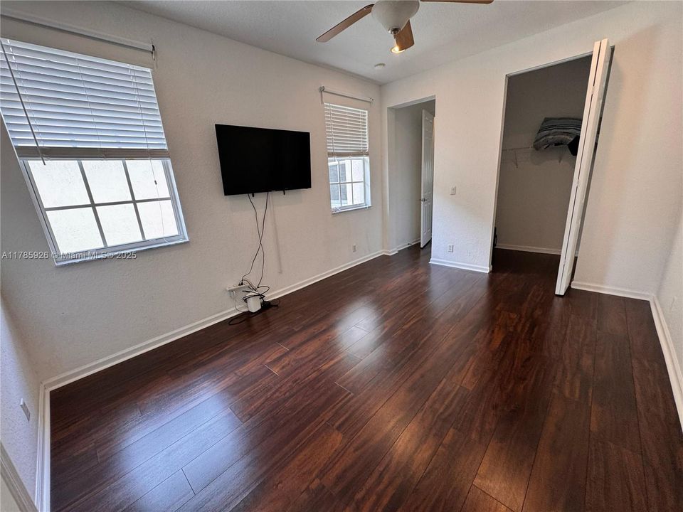 Recently Rented: $3,200 (3 beds, 2 baths, 1678 Square Feet)