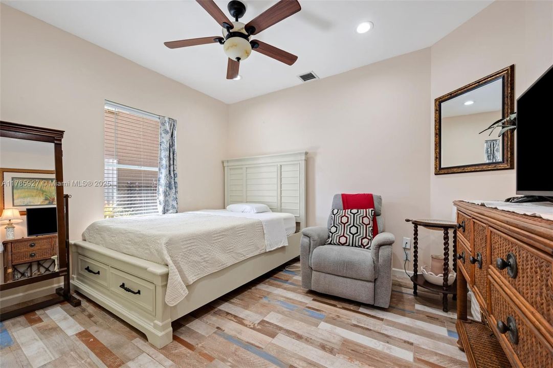 Недавно продано: $714,900 (4 спален, 3 ванн, 2122 Квадратных фут)