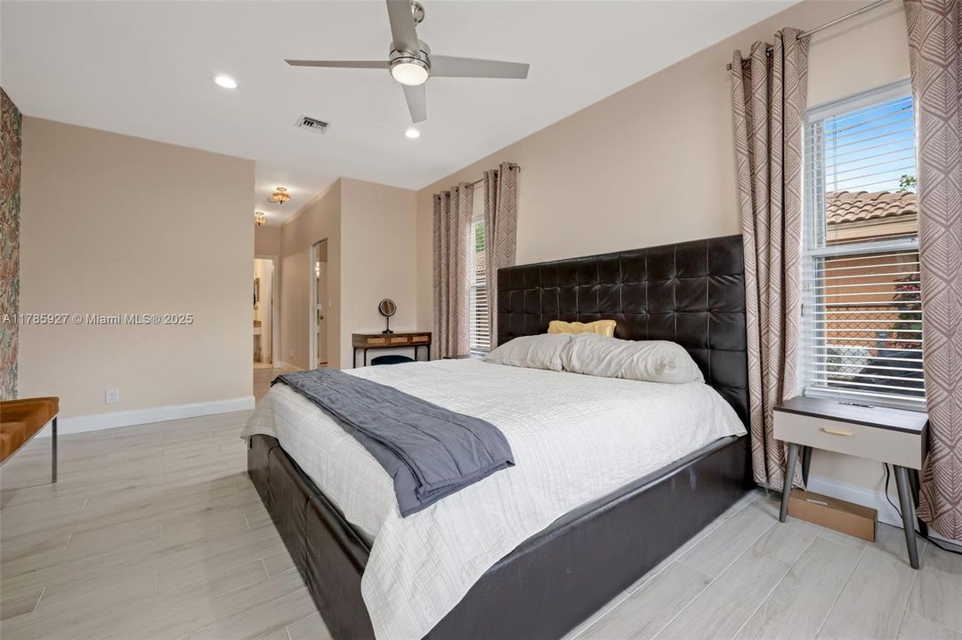 Недавно продано: $714,900 (4 спален, 3 ванн, 2122 Квадратных фут)