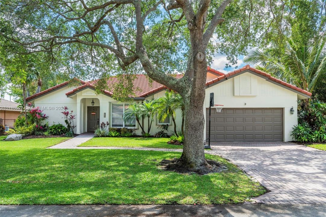 Недавно продано: $714,900 (4 спален, 3 ванн, 2122 Квадратных фут)