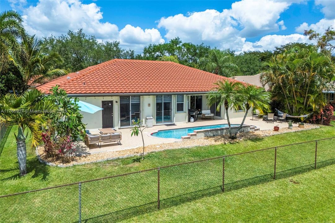 Недавно продано: $714,900 (4 спален, 3 ванн, 2122 Квадратных фут)