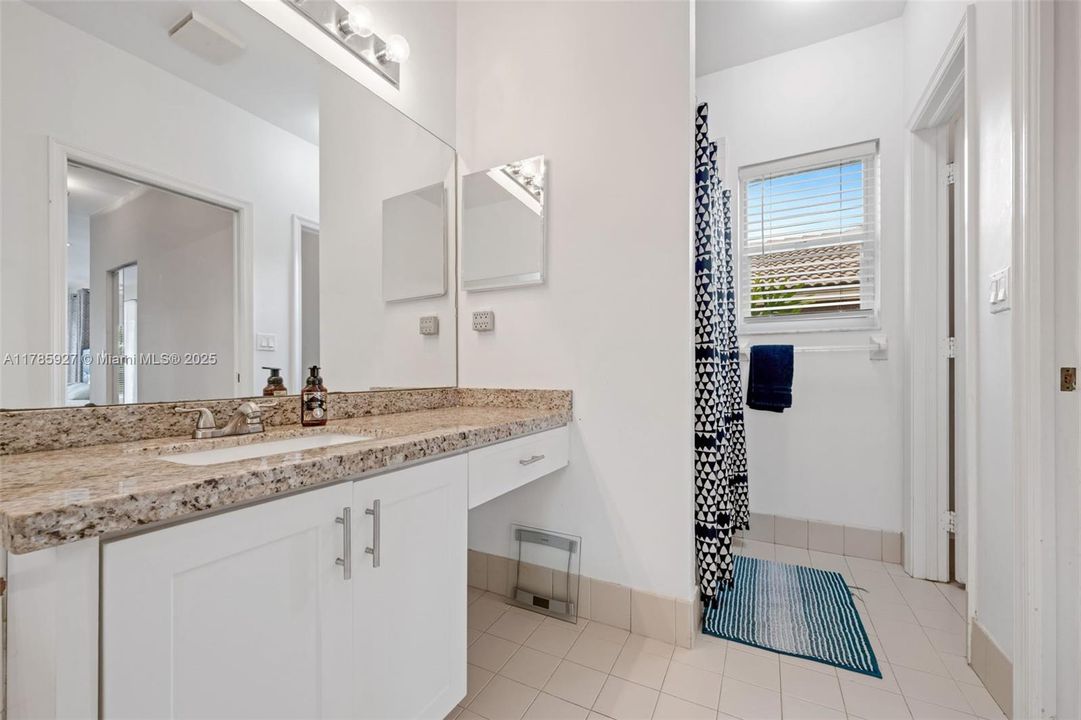 Недавно продано: $714,900 (4 спален, 3 ванн, 2122 Квадратных фут)