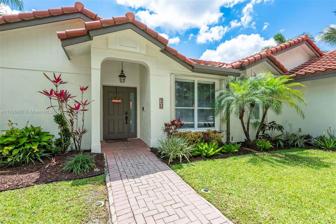 Недавно продано: $714,900 (4 спален, 3 ванн, 2122 Квадратных фут)