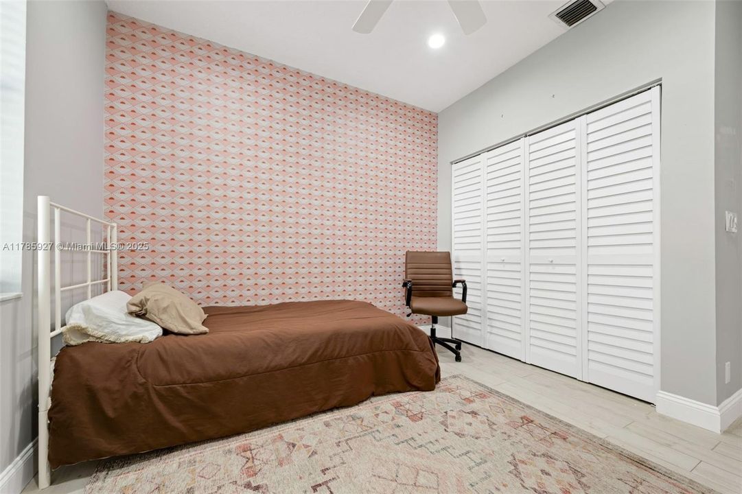 Недавно продано: $714,900 (4 спален, 3 ванн, 2122 Квадратных фут)