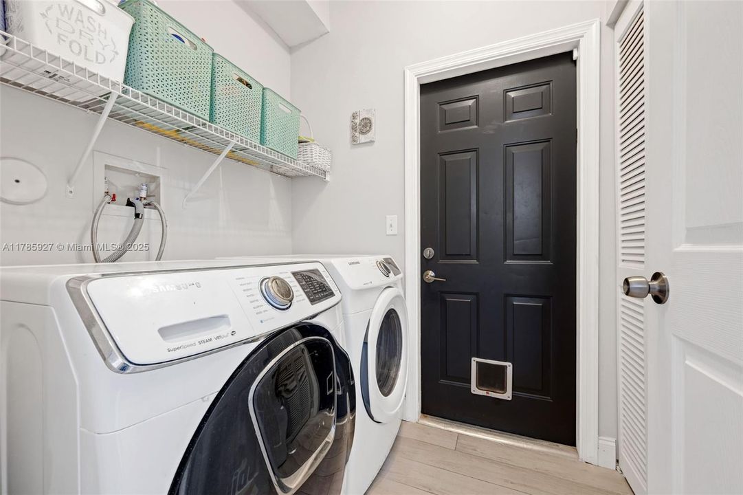 Недавно продано: $714,900 (4 спален, 3 ванн, 2122 Квадратных фут)