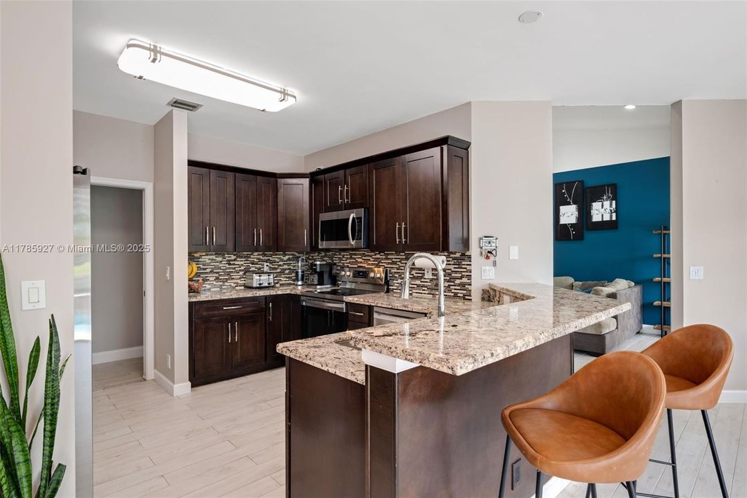 Недавно продано: $714,900 (4 спален, 3 ванн, 2122 Квадратных фут)