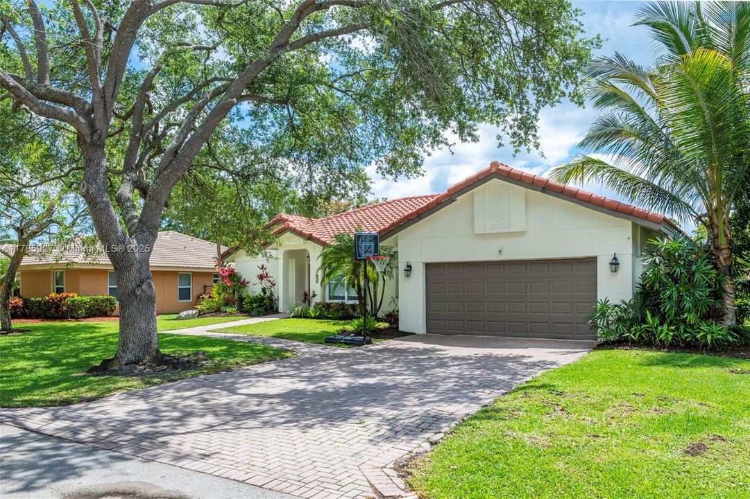 Недавно продано: $714,900 (4 спален, 3 ванн, 2122 Квадратных фут)