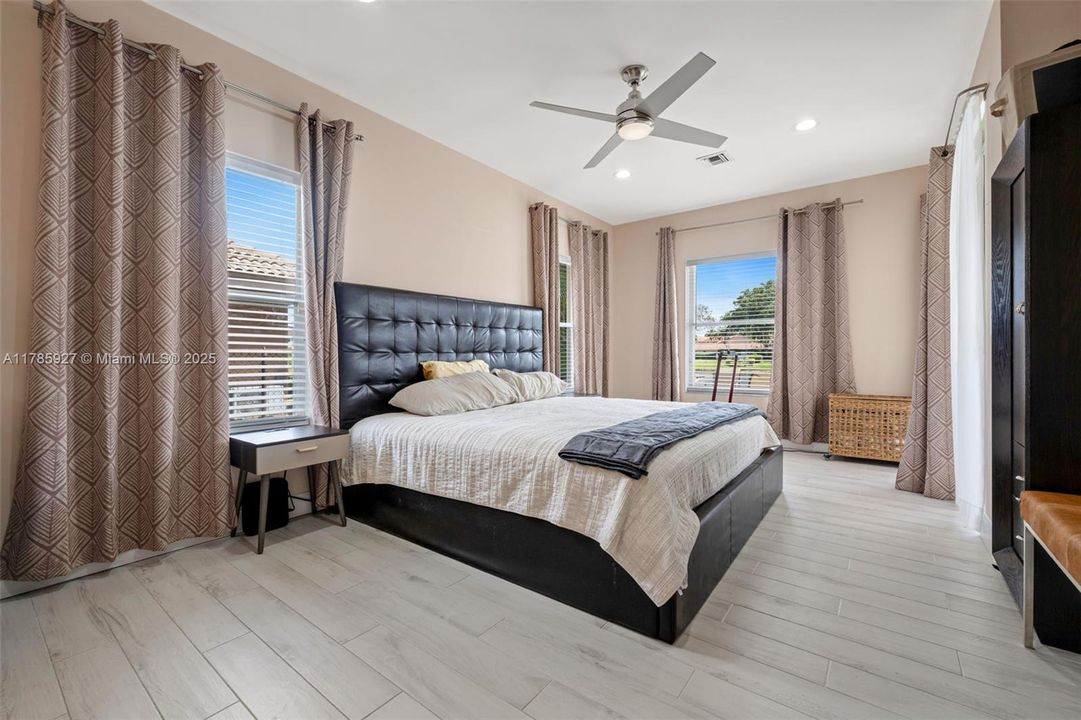 Недавно продано: $714,900 (4 спален, 3 ванн, 2122 Квадратных фут)