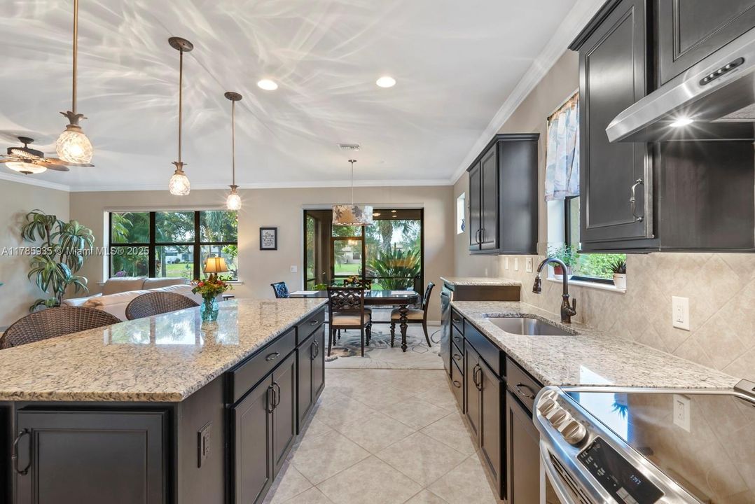 For Sale: $498,900 (2 beds, 2 baths, 1669 Square Feet)