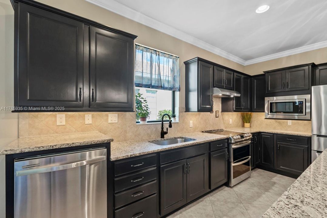 For Sale: $498,900 (2 beds, 2 baths, 1669 Square Feet)