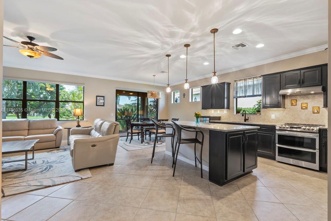 For Sale: $498,900 (2 beds, 2 baths, 1669 Square Feet)