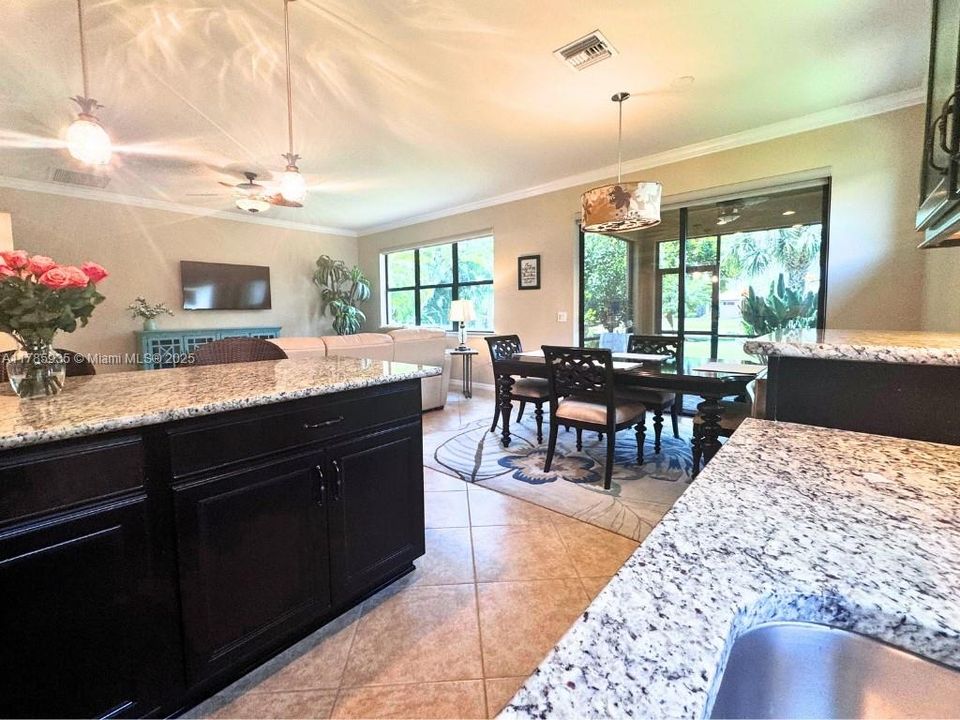 For Sale: $498,900 (2 beds, 2 baths, 1669 Square Feet)