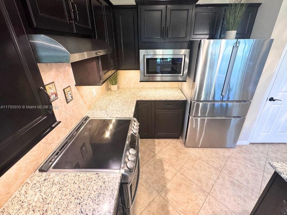 For Sale: $498,900 (2 beds, 2 baths, 1669 Square Feet)