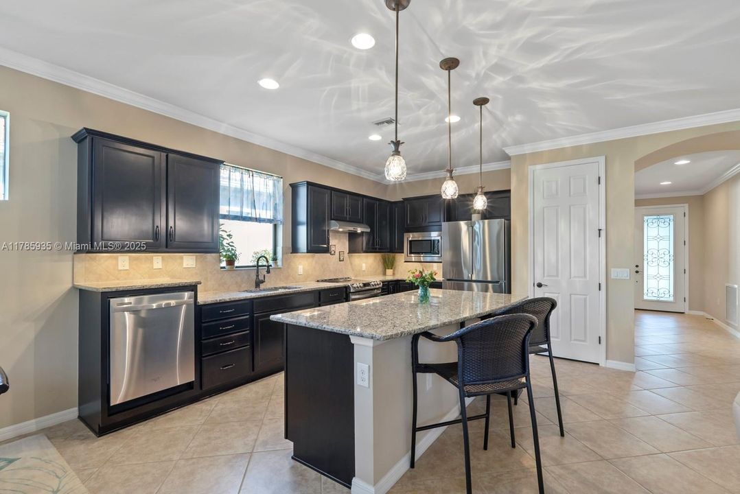 For Sale: $498,900 (2 beds, 2 baths, 1669 Square Feet)