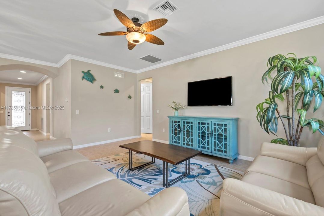 For Sale: $498,900 (2 beds, 2 baths, 1669 Square Feet)