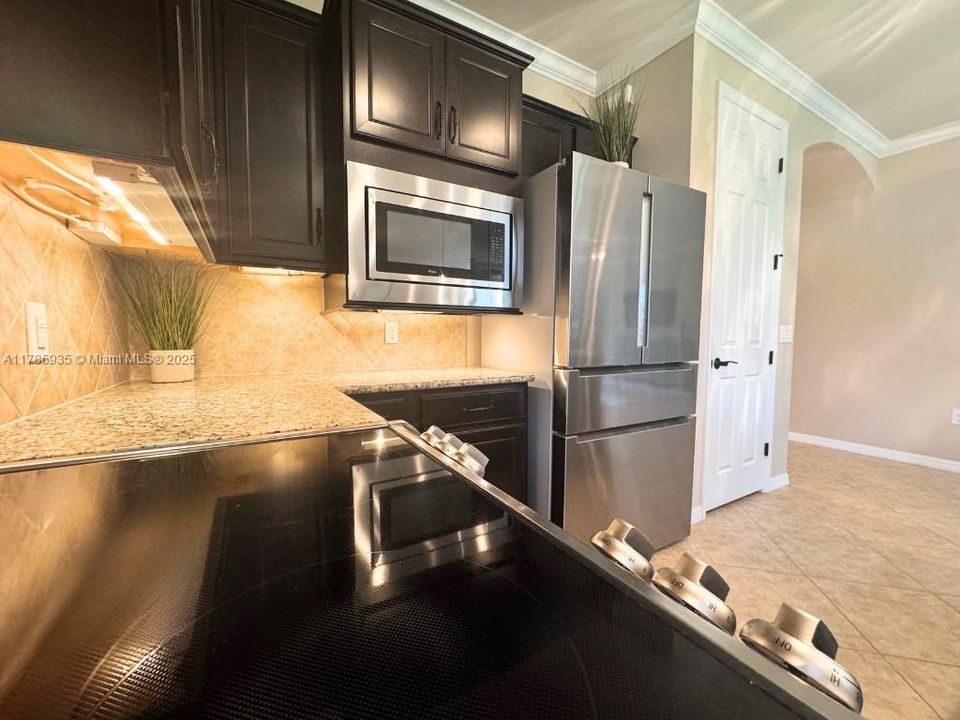 For Sale: $498,900 (2 beds, 2 baths, 1669 Square Feet)