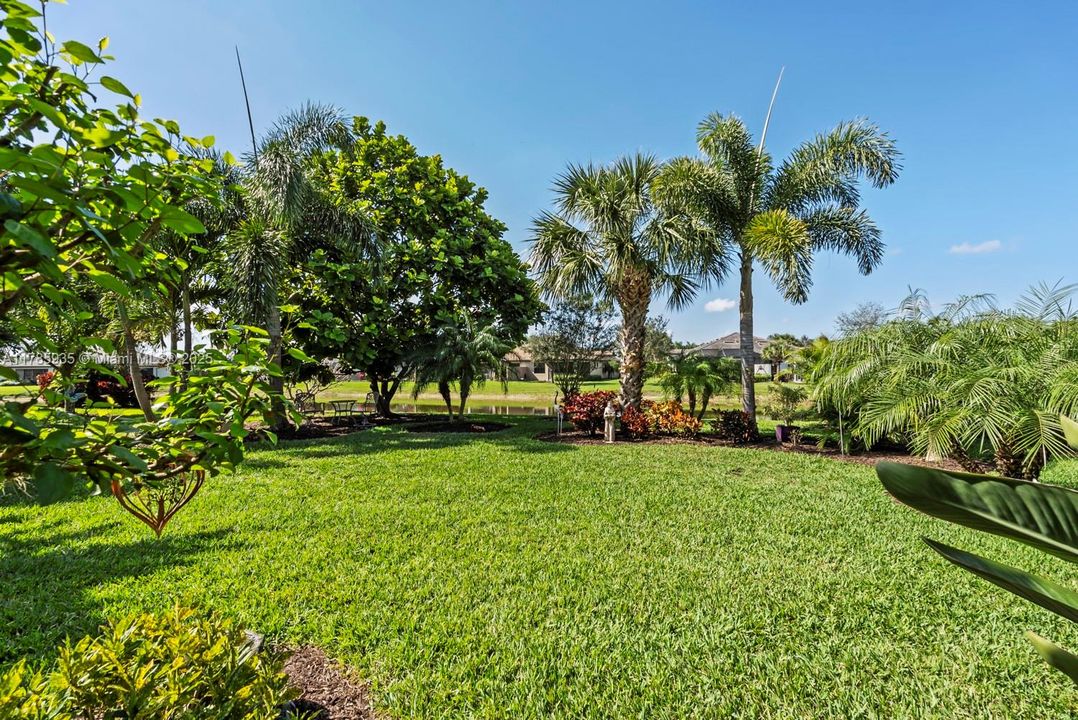 80' of waterfront in your backyard