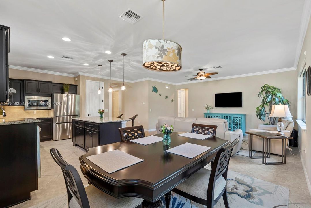 For Sale: $498,900 (2 beds, 2 baths, 1669 Square Feet)