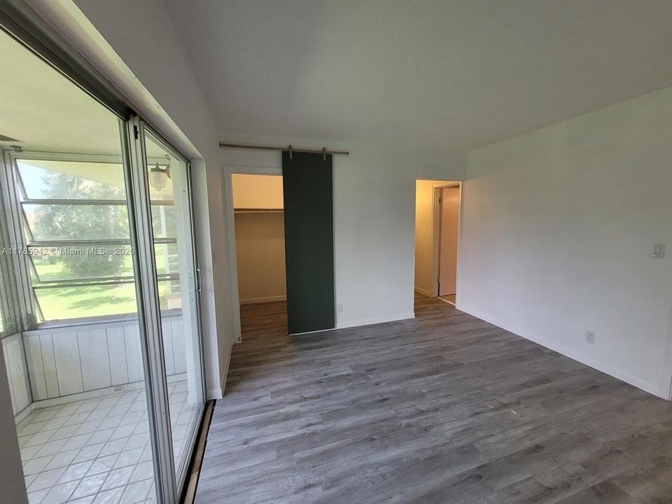 待售: $129,000 (1 贝兹, 1 浴室, 646 平方英尺)