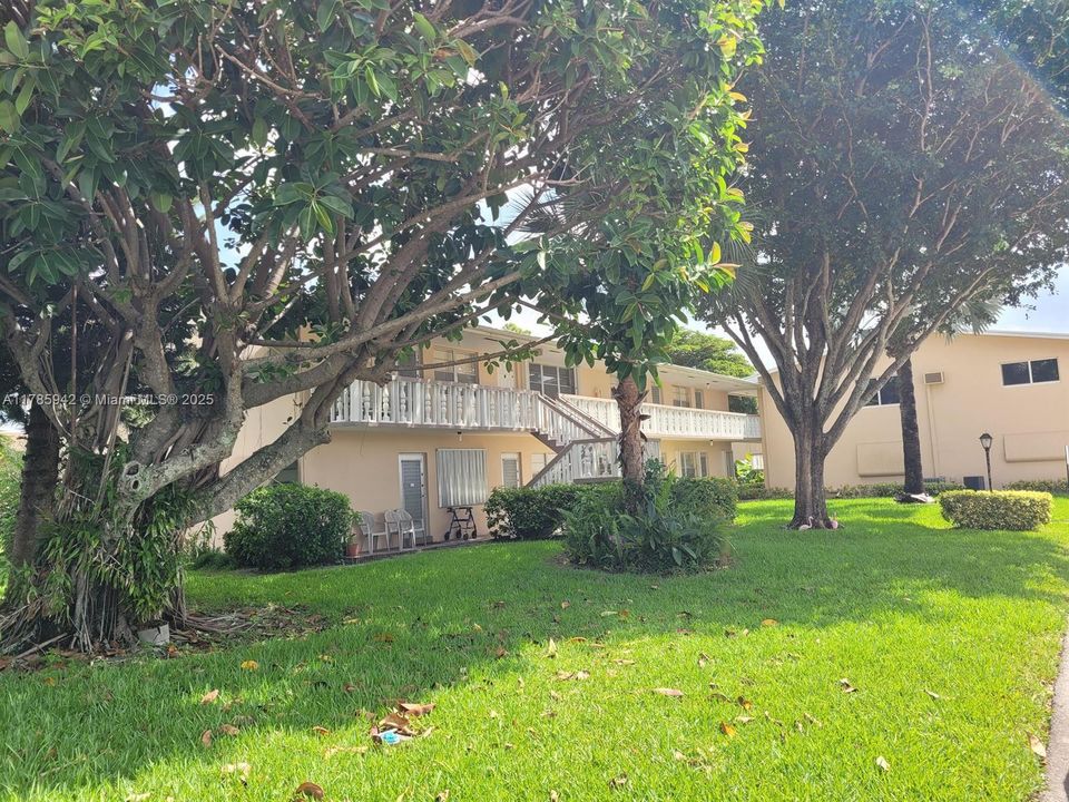 待售: $129,000 (1 贝兹, 1 浴室, 646 平方英尺)