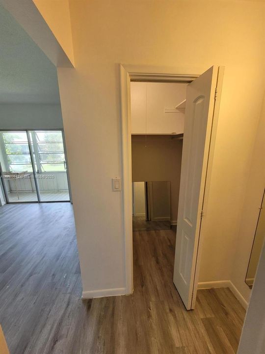 待售: $129,000 (1 贝兹, 1 浴室, 646 平方英尺)