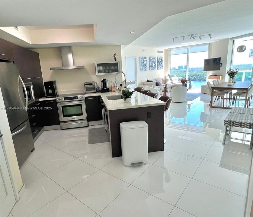 Recently Rented: $5,500 (3 beds, 2 baths, 1458 Square Feet)