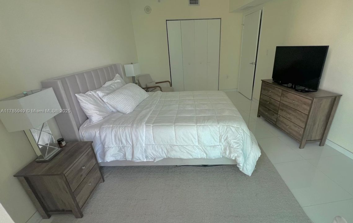 Recently Rented: $5,500 (3 beds, 2 baths, 1458 Square Feet)