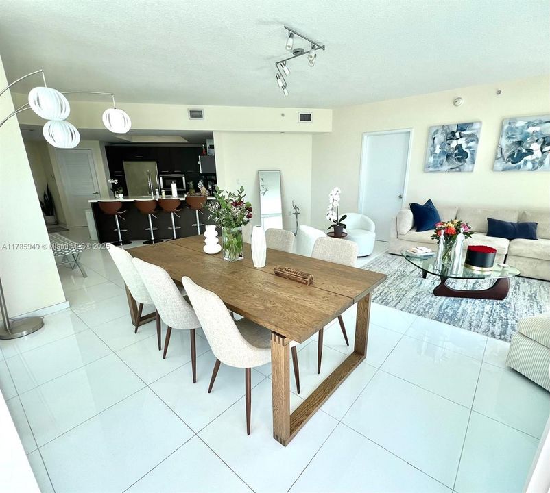 Recently Rented: $5,500 (3 beds, 2 baths, 1458 Square Feet)