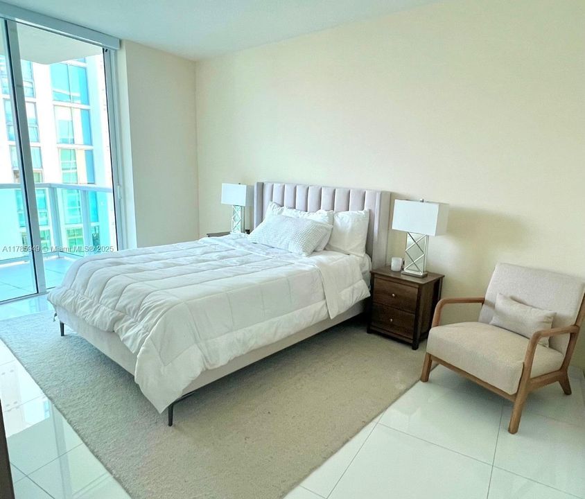 Recently Rented: $5,500 (3 beds, 2 baths, 1458 Square Feet)