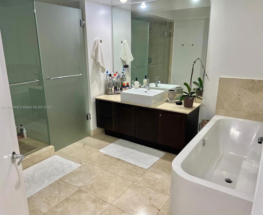 Recently Rented: $5,500 (3 beds, 2 baths, 1458 Square Feet)