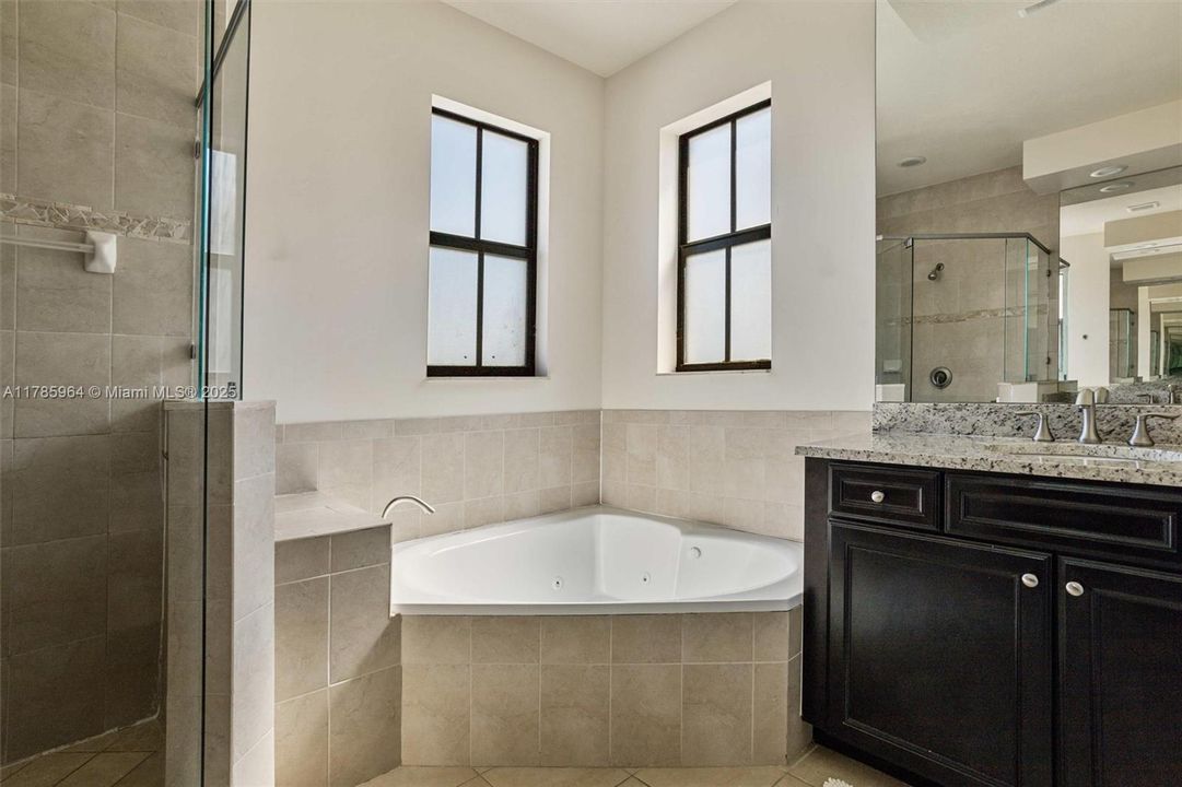 En Venta: $1,180,000 (5 camas, 4 baños, 3084 Pies cuadrados)