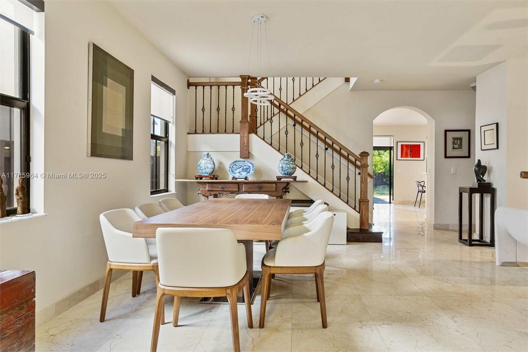 En Venta: $1,180,000 (5 camas, 4 baños, 3084 Pies cuadrados)