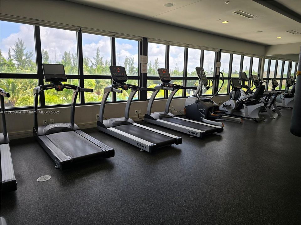 En Venta: $1,180,000 (5 camas, 4 baños, 3084 Pies cuadrados)